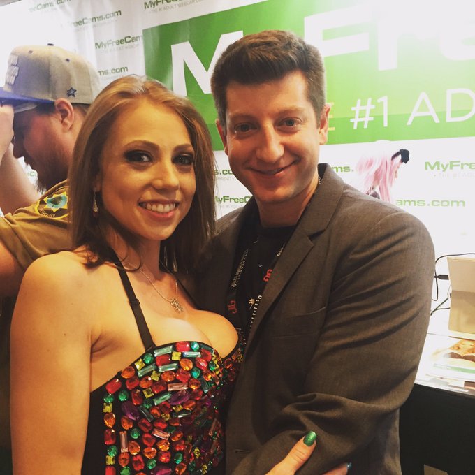 Watch Dave Dixon's leaked NSFW photo on TwXstars