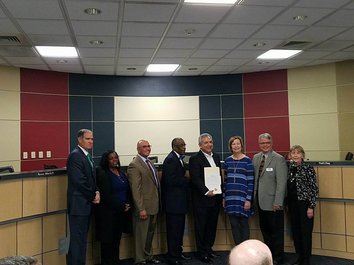impactnews_rph's tweet photo. #Plugerville Mayor Victor Gonzales proclaims January 2017 School Board Recognition month in #Pflugerville https://t.co/o62doqNe9r