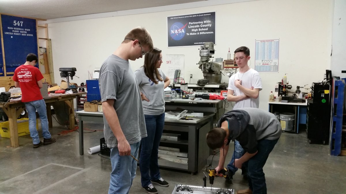 LCrobotics547's tweet photo. The robots parts are coming together! #oneLC #FIRST ROBOTICS https://t.co/NSU7nUB7HP