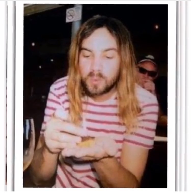 Happy BDay al hombre de mi vida Kevin Parker     