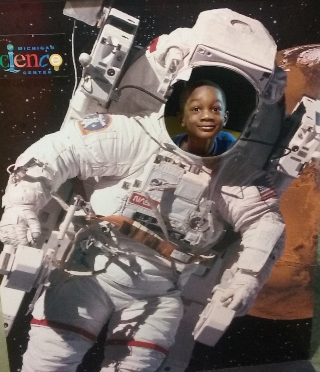 LilBishops's tweet photo. #KidsWithVision #Explore to #Learn more everyday #LilBishops #MoonWalkin #NASA lookout #Future #Space #Travelers https://t.co/QjNF4KESLJ