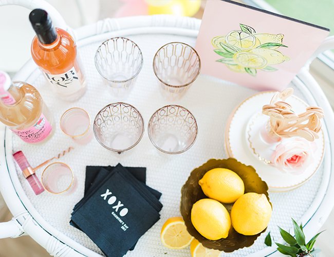 Mix up the perfect cocktail this Galentine's Day thanks to <a href="/onestylishparty/">One Stylish Party</a> &amp; @ACharmingFete ow.ly/AbtO3088Kra