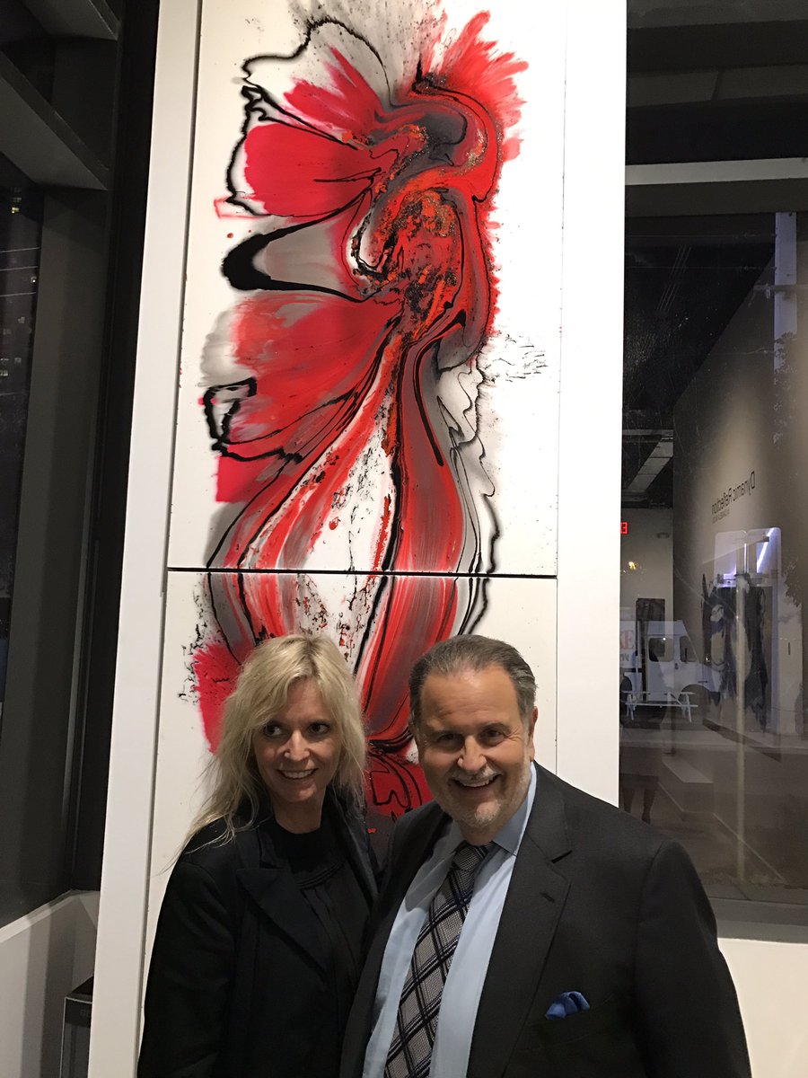 rauldemolina's tweet image. Con la artista @danielawicki en su presentación #DynamicReflection en el #BrickellCityCenter