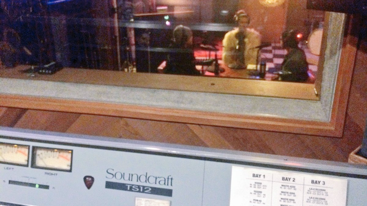 @dishgods are in the studio recording their podcast with <a href="/ManuelaHorn/">Manuela Horn</a>