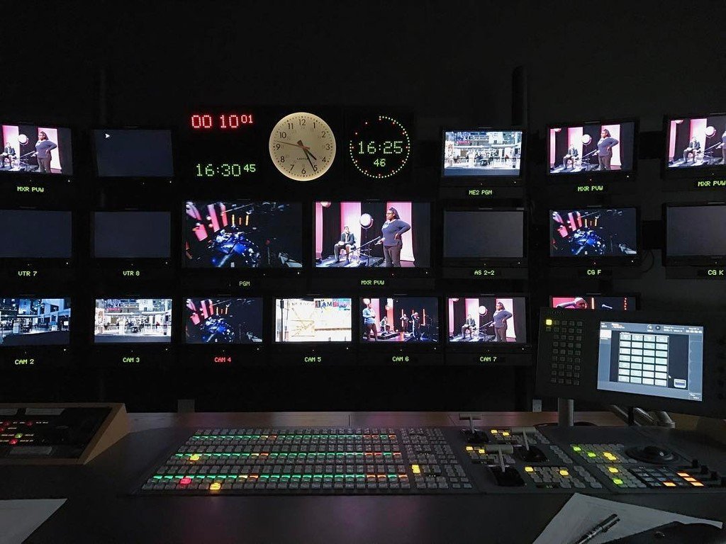 TristanWelldon's tweet photo. Vision Mixer Extraordinaire ๐คฃ๐ฏ๐๐ผ
@MDXTVP #MDXNow #TVproduction #TVGallery https://t.co/OEkZGs1os7 https://t.co/AQWDpwKq6R