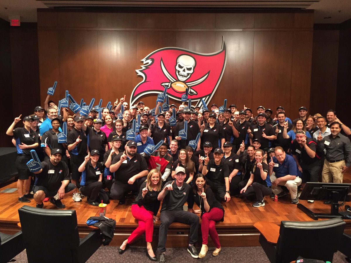 Number 3 helped #Buccaneers sponsor @dominos celebrate a great 2016 at One Buc on Wednesday! https://t.co/omimJzrDCS