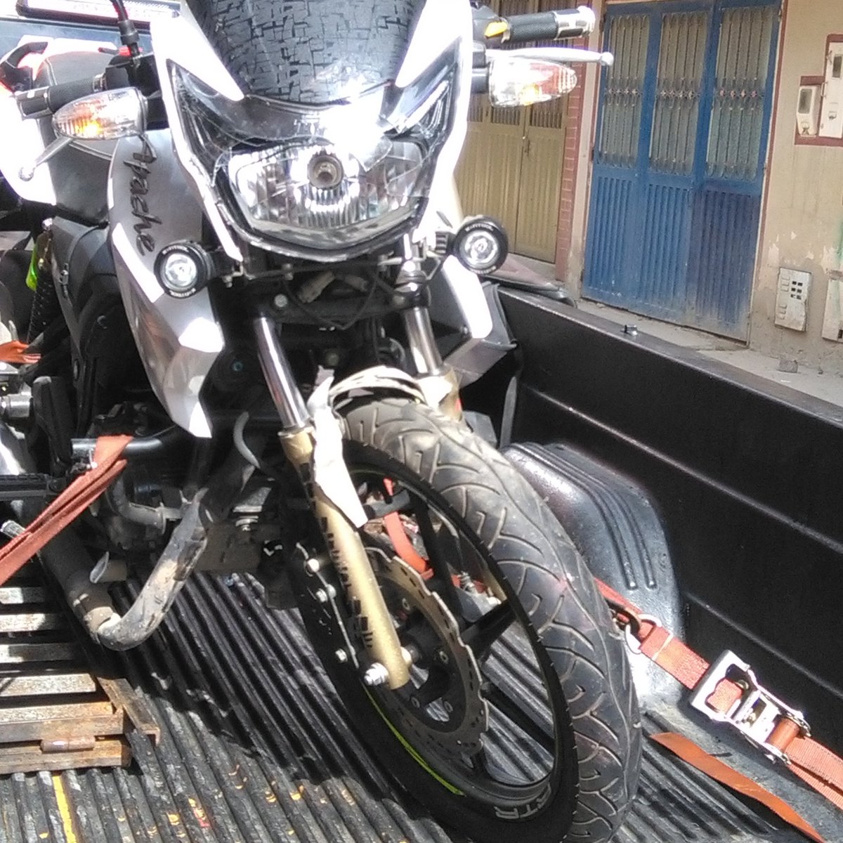 gruas_moto's tweet image. #gruasparamotos #apache180 #bogota 300 292 8181 RECOGEMOS SU MOTO EN CUALQUIER ESTADO