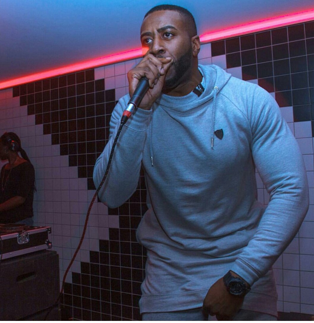 lifestylenights's tweet photo. Henney @_7257_GLANE aka The Dot Man #LifeStyleNights #gimmethemic https://t.co/ynnVYJWiMi
