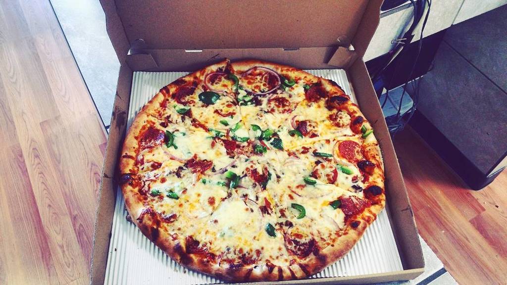 WFLAAllyson's tweet image. About to shoot #GetUpGetActive.. but still thinking about #ExperienceTheSuncoast at #NYSliceCompany 🙈🍕🙊 @SNNTV #New…