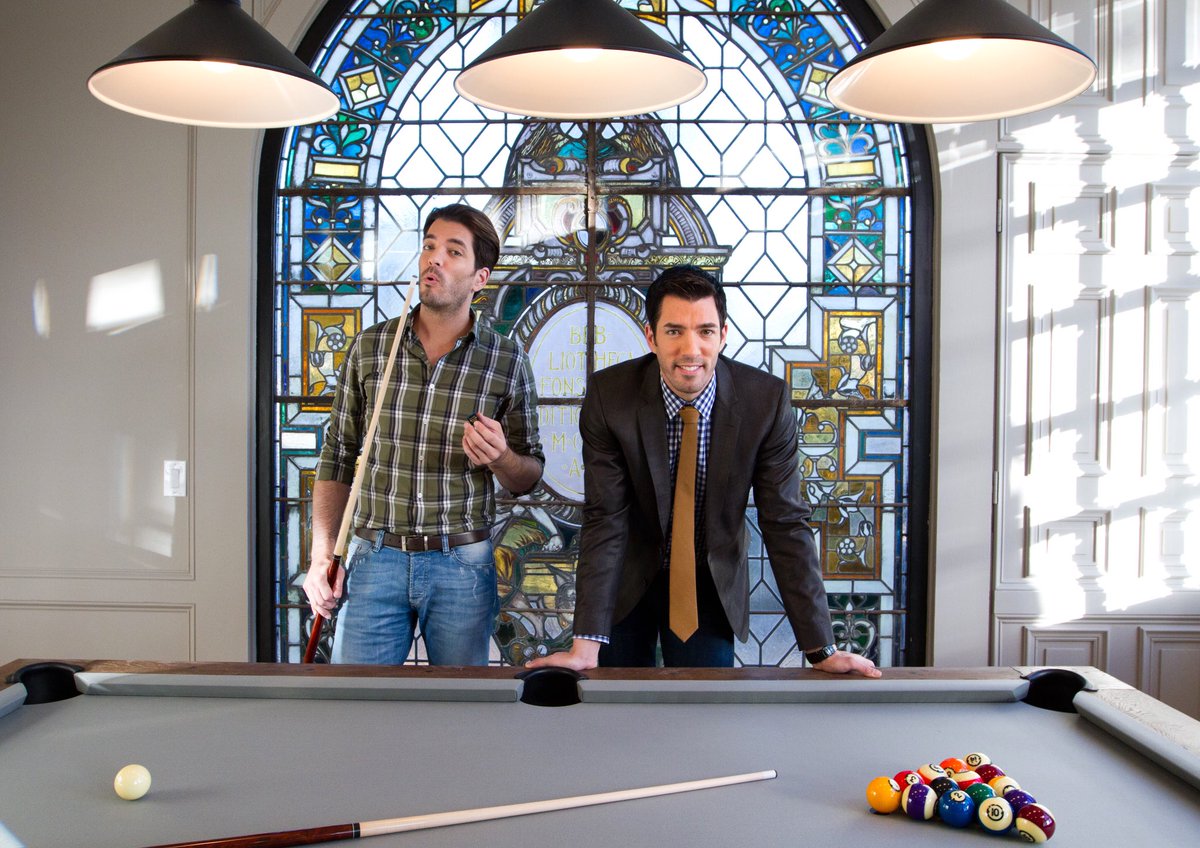 MrDrewScott's tweet image. #TBT Who remembers this #PropertyBrothers episode and the gorgeous stained glass window? 🏠