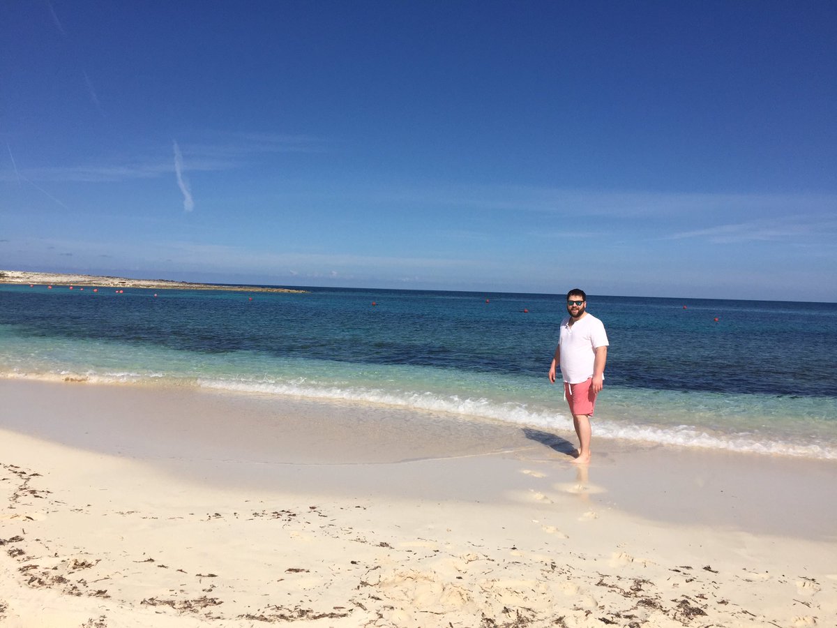 thequadfather4's tweet photo. It's been a rough morning #Bahamas #parentsneedabreak https://t.co/mMF7r7krKR