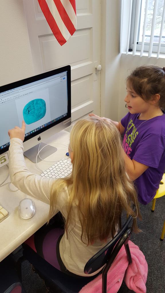 heyteach4's tweet photo. Future classroom design specialists using teamwork to design a new classroom. #STEM #teamwork @DCSVikings https://t.co/hriWLbgPE5