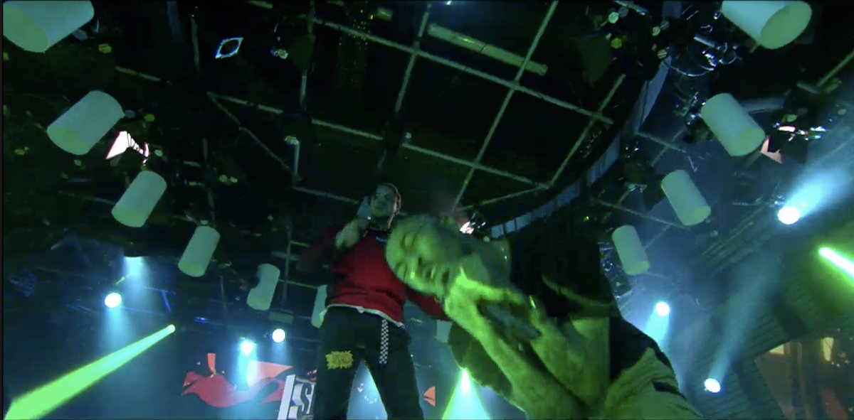 Krankzinnig indrukwekkend hoe de punkrockexplosie <a href="/smibworldwide/">smibworldwide</a> / @RayFuego1103 op de tafel belandt bij @dwdd dewerelddraaitdoor.vara.nl/media/369113 #dwdd