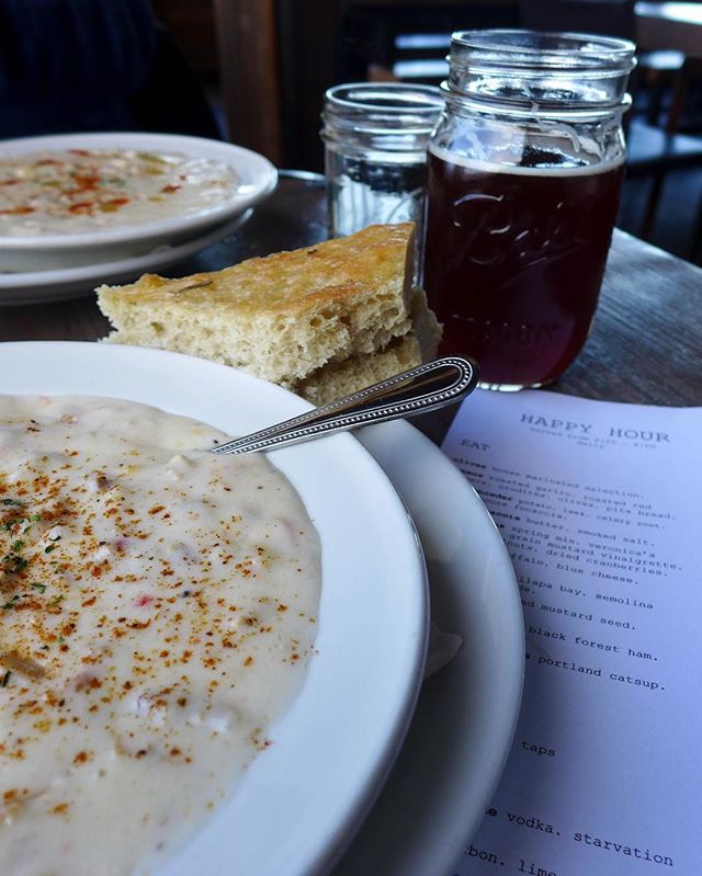 Happy hour indeed. #eatlocal #homemadechowder #LongBeachWA 📷: @_mychers_