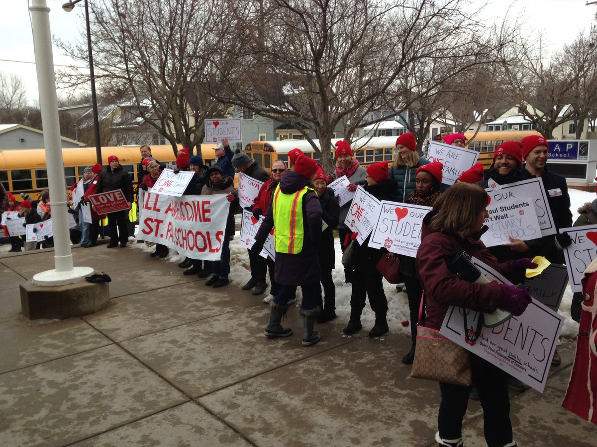 unionadvocate's tweet photo. Teacher, parents, community members letting students at LEAP HS in StPaul, which serves new Americans, know they are "welcome here" @SPFT28 https://t.co/U8GsVPPvec