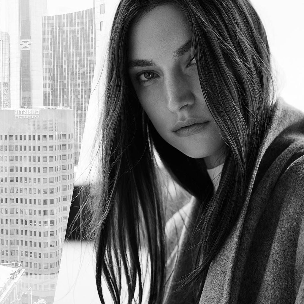 New Jersey born, Victoria's Secret angel @jacquelynjablonski talks about her moment walkin… ift.tt/2iPmQYD