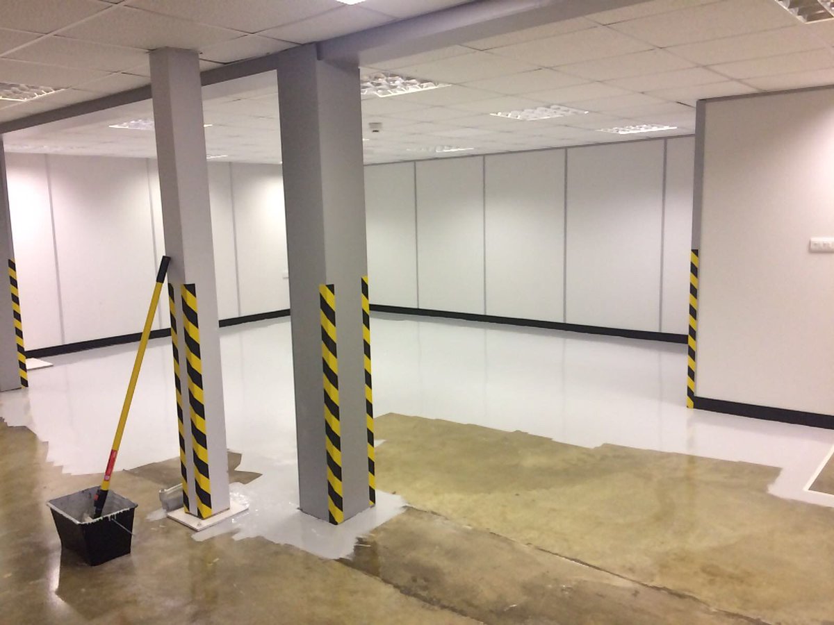 ConceptYorksLtd's tweet image. Nearly finished the resin paint on the warehouse floor for @Dynamic_Medical looking good, one final coat on the yellow walkways tomorrow