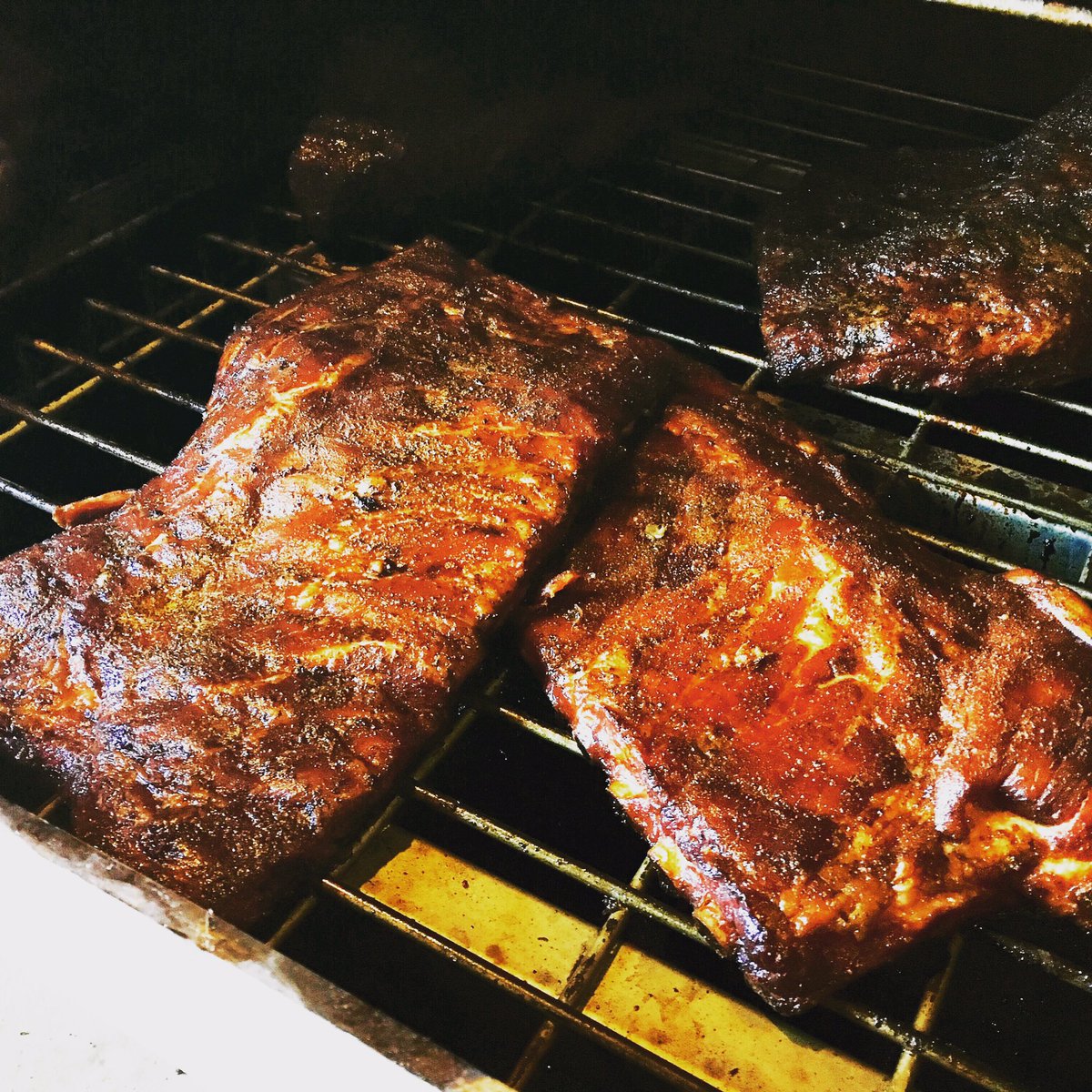 burntends210's tweet photo. Ribs, 3 types of Sausage, pollo asado, y carnitas are ready for dinner! Briskets are SOLD OUT! #bbq #youreallylikeus #thankyou https://t.co/g2hAeLm0cg