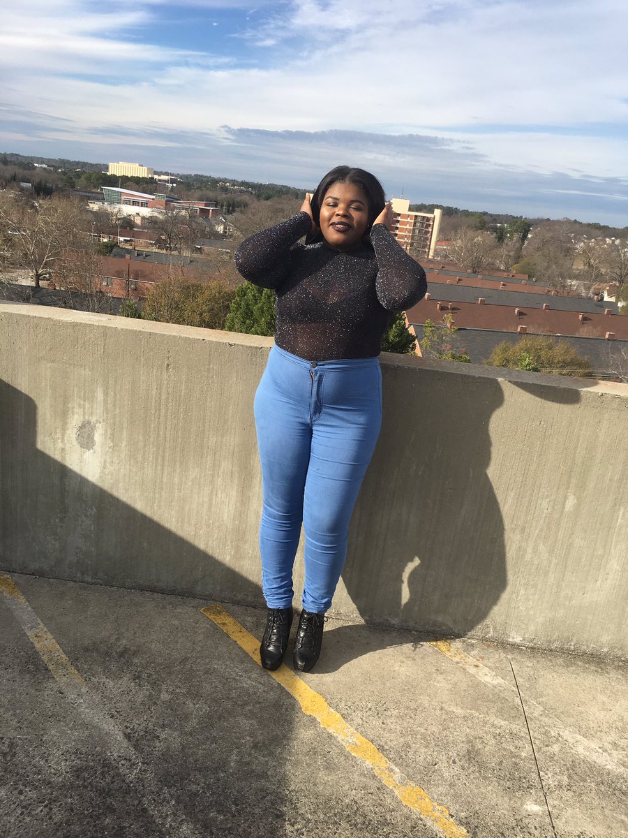 MissVenusINC's tweet photo. Got to be more careful sis π€#PrettyandPlus https://t.co/tXs9Coygt3