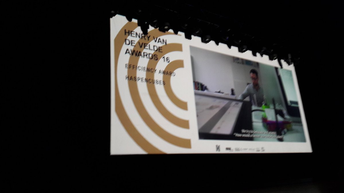 bartdooms's tweet photo. Hoera voor @haspenwood #Haspencubes heeft de #hvdv16 efficienty award gewonnen. Dank aan Erik Erik Frederic en team https://t.co/x9jMFvhe2x