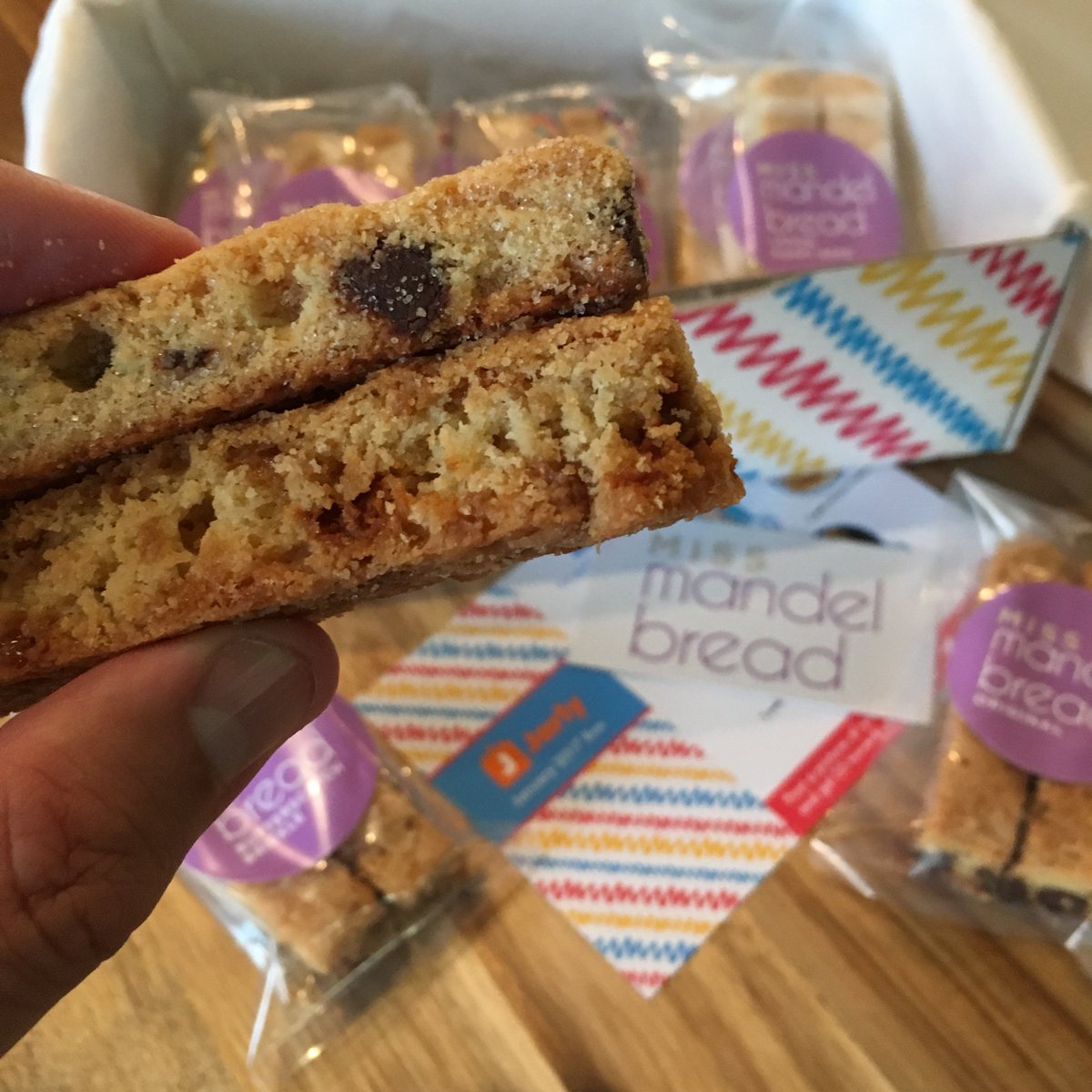 JarlyTreats's tweet photo. Butterscotch Brickle or Original... Wich one is your favorite Miss Mandel Bread flavor? 😋#mandelbread #JanuaryBox #JarlyBox #delicious https://t.co/hVFwEyEN6D