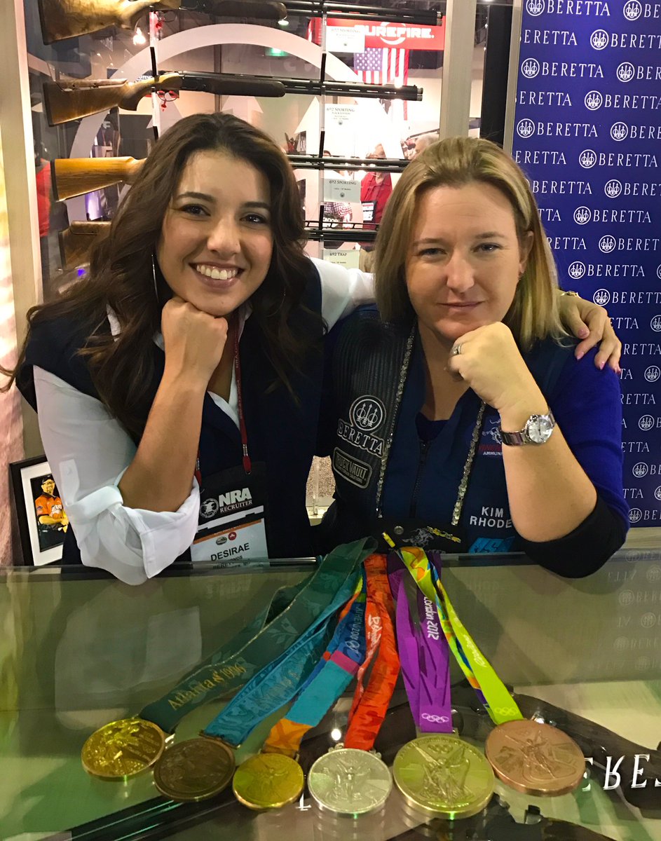 DesEdmunds's tweet photo. DT11 dames in the #Beretta booth at #SHOTShow 2017 #berettaisbetter #berettapride #dt11devotion #teamberetta @KimRhode https://t.co/XzFzecb5Vi