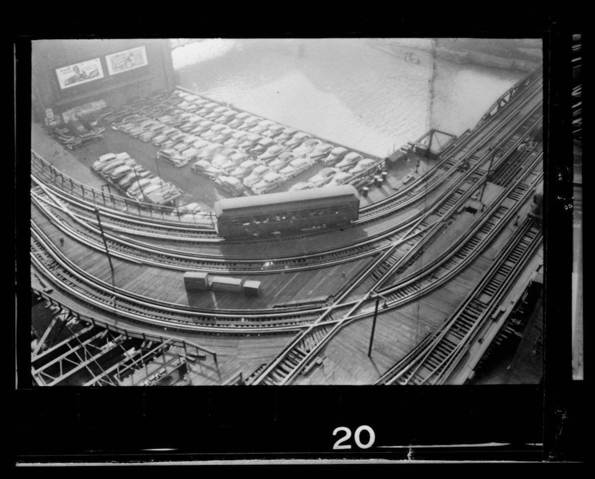 stjohnsphoto's tweet photo. Stanley Kubrick's high contrast images of Chicago in 1949. 
#photography 
https://t.co/zkTkfnWdPN https://t.co/9mOMyg3InQ