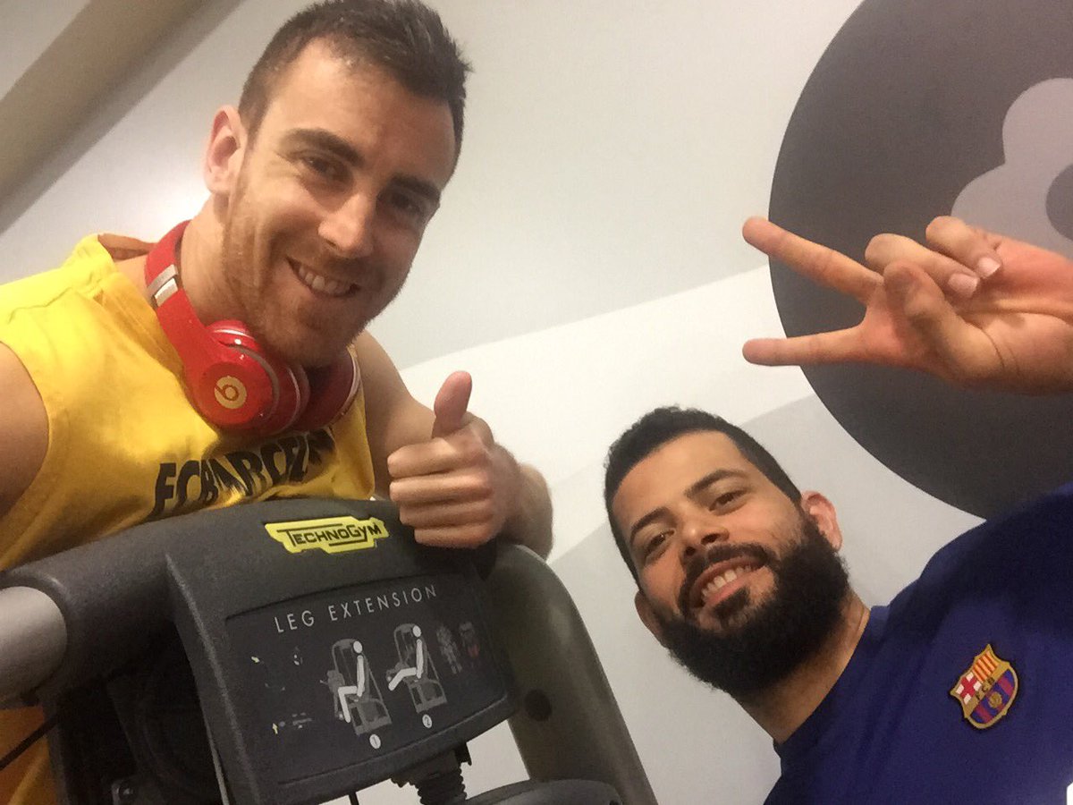 Victor_Claver's tweet photo. Que grande eres Vitor, vaya debut!! 😜👍🏼✌🏼#Faverani #Claverani #MVP https://t.co/RR4U5AcVtg