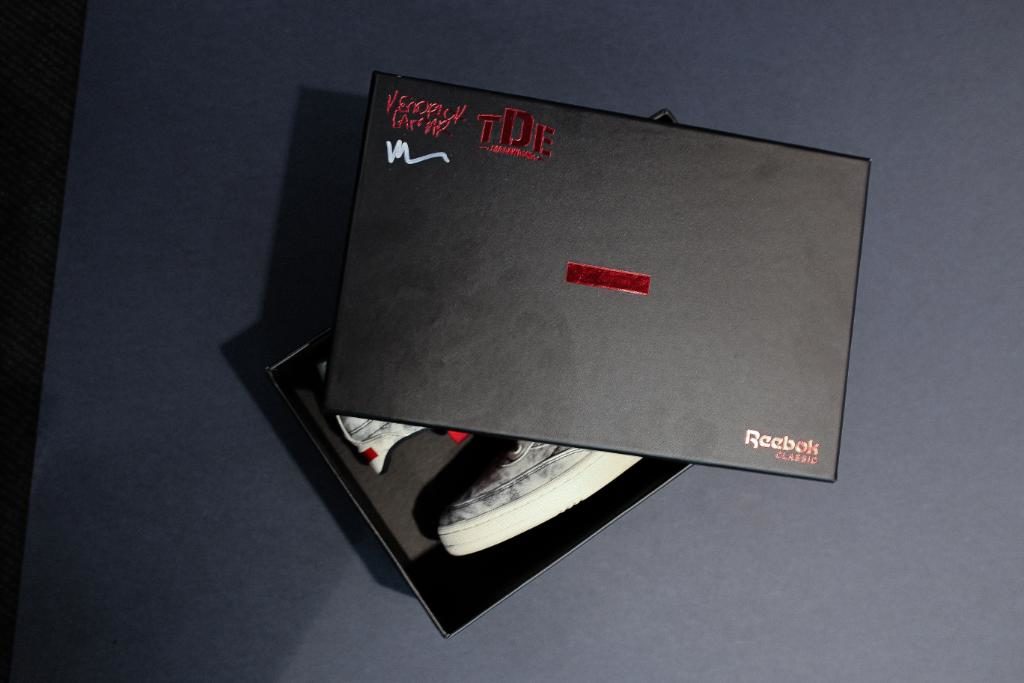 CopThese's tweet image. Win a signed pair of Kendrick Lamar x Reebok Club C - bit.ly/2k8mFwy