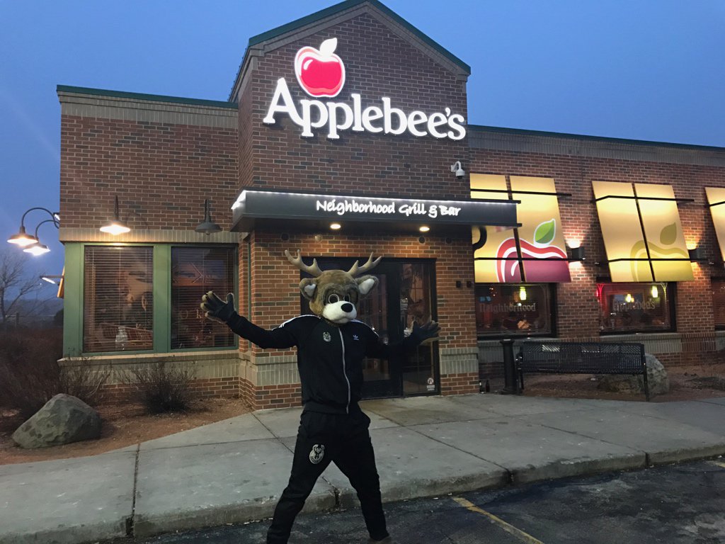 It’s time for FREE tickets!!  @BucksBango has arrived at @ApplebeesWI in Oak Creek!! https://t.co/p0zJiXrcyn