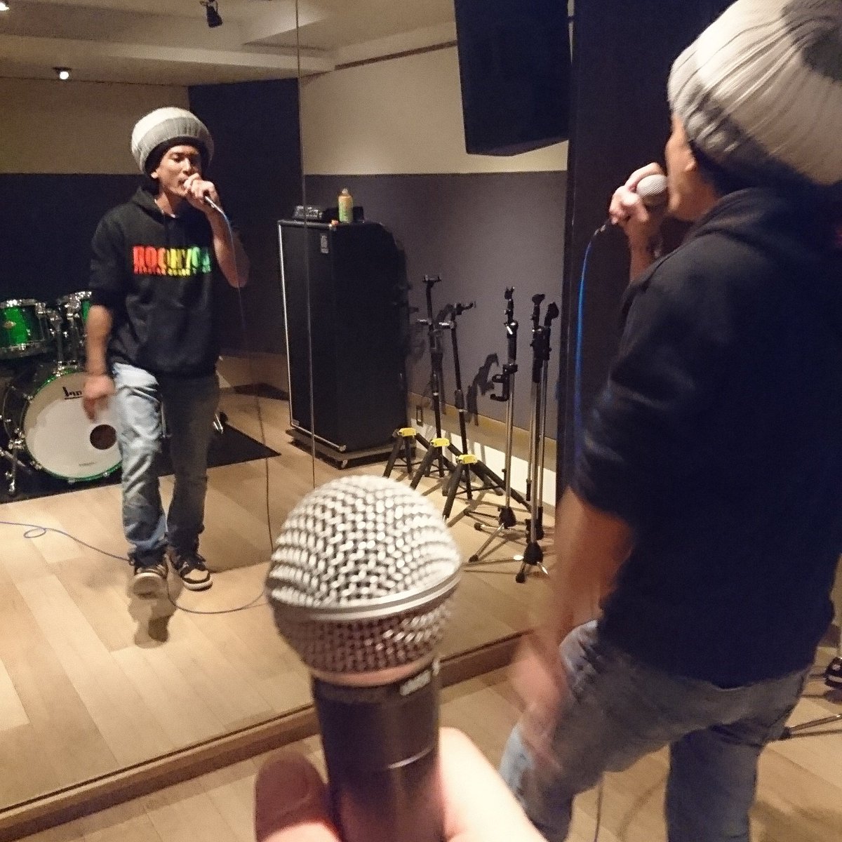 nudeman_1031's tweet photo. 誰かは言わないけど昨夜は下町のラスタマンと in STUDIO

#studio_packs #senju #adachi #downtown #tokyo #japan #rastaman #japanese #rasmoto https://t.co/R3llPbu5NG