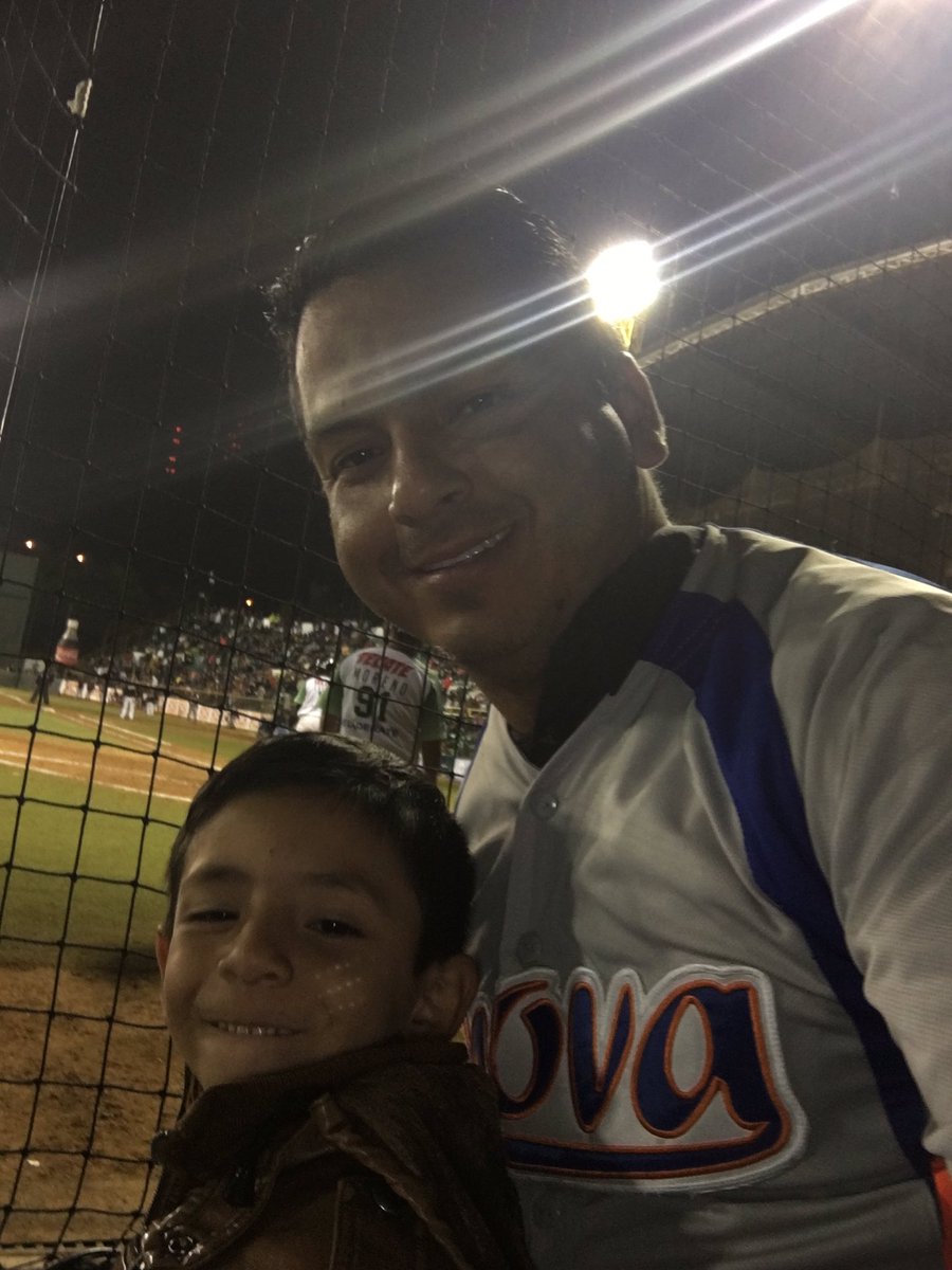 abrahamibarra33's tweet photo. Mi mayor alegría #MiFamilia gracias #AbrahamIbarraJr. por hacerme pasar momentos felices a tu lado #Juego #Cañeros2017 #LosMochis #Sinaloa https://t.co/3mhoyDIhzV