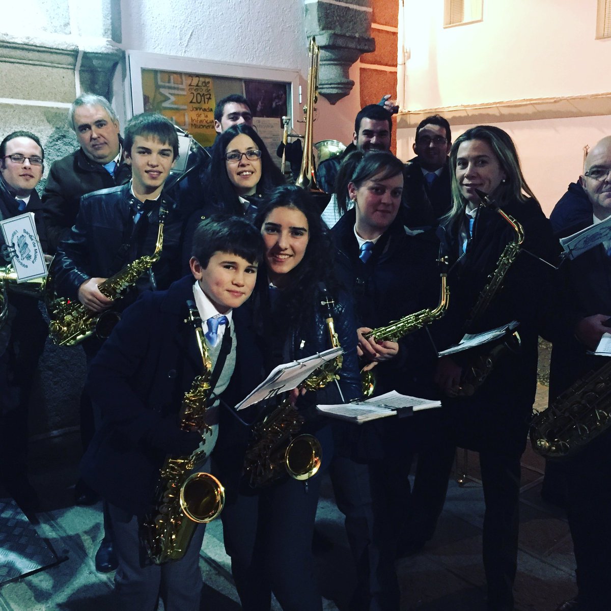 ISITORRALBOMUOZ's tweet photo. 🔥🔥🔥de San Sebastián!
Tradición y música se dan la mano. https://t.co/xrn0oN7uC0