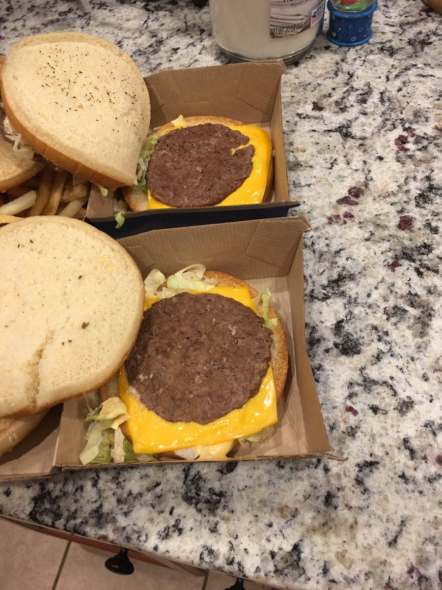Ms9901's tweet photo. Nice new Big Macs @Reachout_mcd @McDonalds. Less meat than ever before. First bites nothing but bread! #BigMacFail https://t.co/z9WIa7JlXE