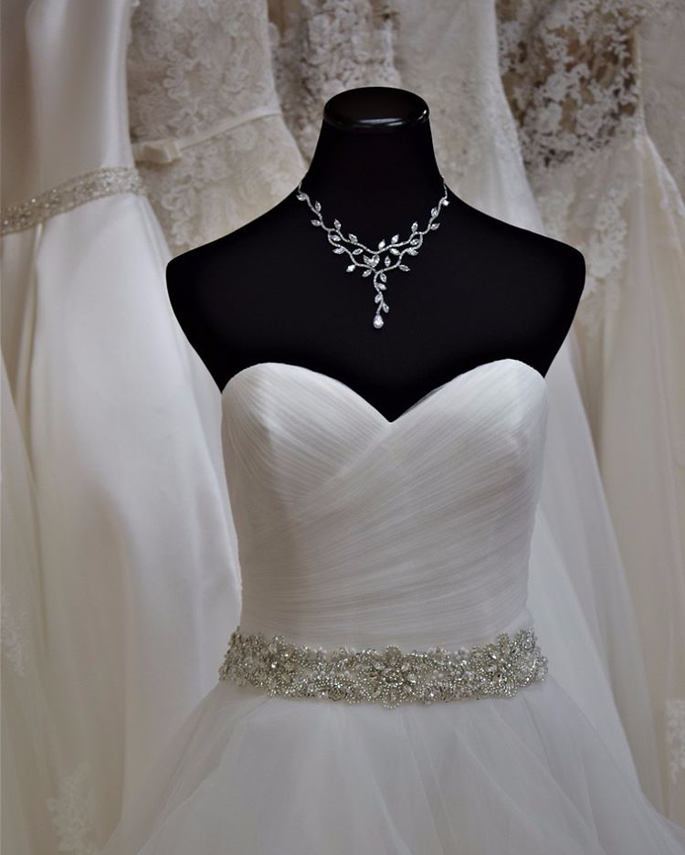 Donnas_Bridal's tweet photo. A Necklace and Belt can completely change a dress!
See our entire Collection on our Website!
https://t.co/sftX93XufE https://t.co/itO2552YVQ