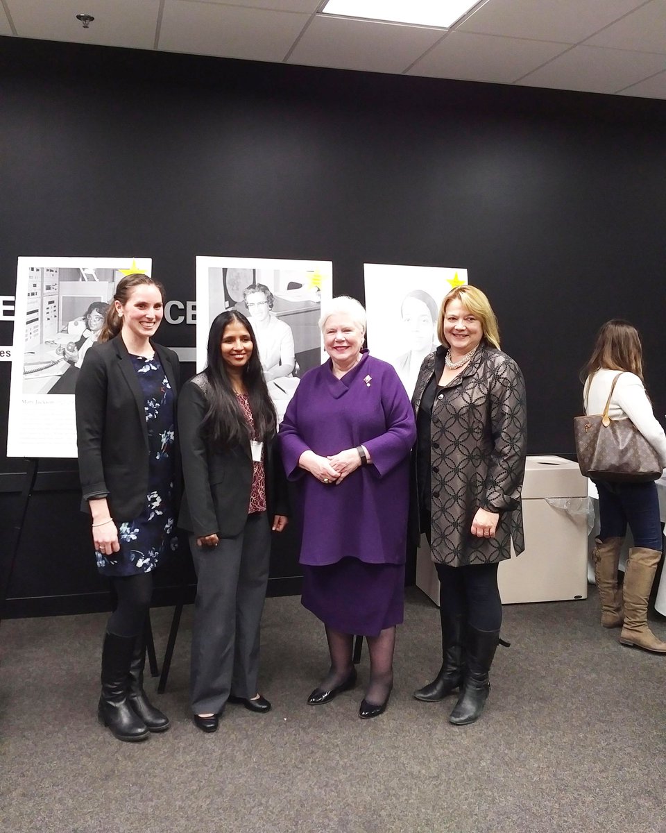 TorontoMetSci's tweet photo. Celebrating #womeninSTEM #hiddenfigures #movienight. Missing @ScienceMin!! @RyersonU @RySciDean #science https://t.co/1qnoqrtUtR