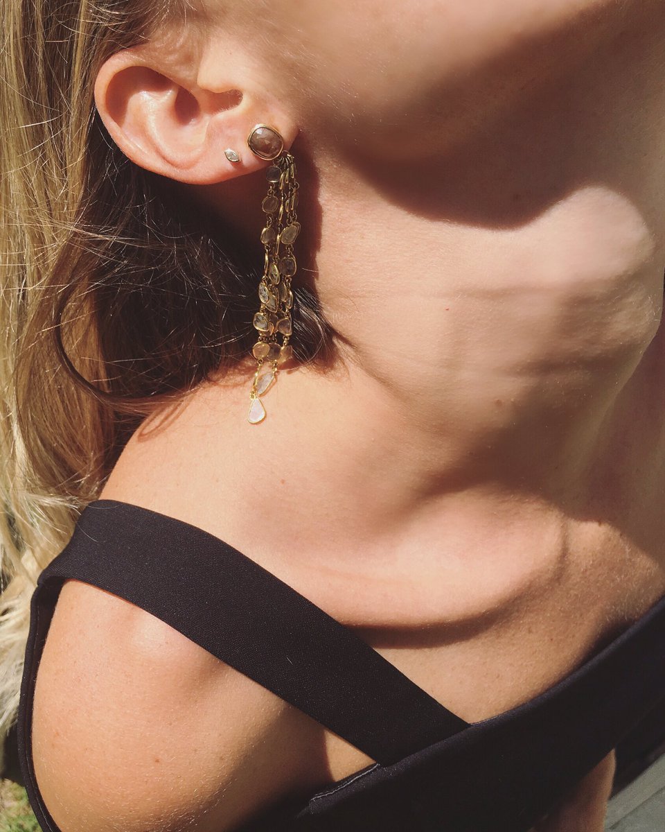 MoondanceJewels's tweet photo. Drop it like it's hot #61degrees #SoCalcold https://t.co/K4WnYfftpW