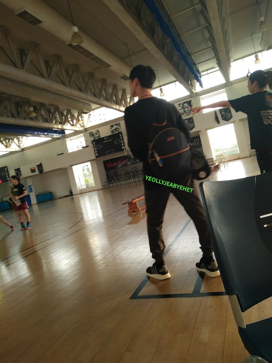 SntthTENTEN's tweet photo. วันที่ 17 ม.ค.น้องเตนล์ไปรร.กับน้องเติร์นด้วย ไปดูน้องๆซ้อมบาสใช่มั้ย...ลูบหัวเด็กน้อย
Cr: yeollyjeabyehet https://t.co/g6DL3XxWeF