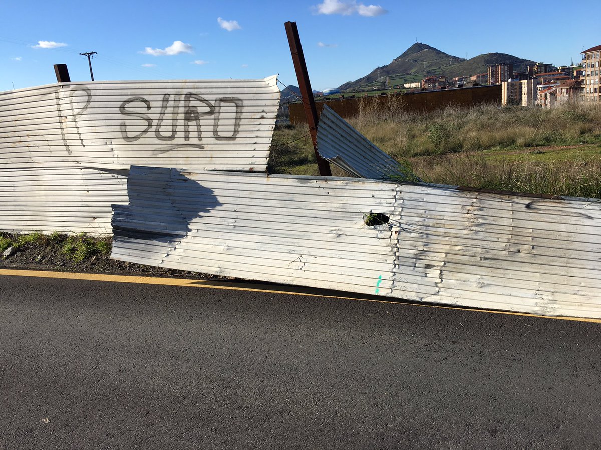 RepelegaT's tweet photo. @PortugaleteSoc un dia de viento,que ocurra algo y luego todo son lamentos....veremos cuanto dura en este estado https://t.co/ihMuNCImPR