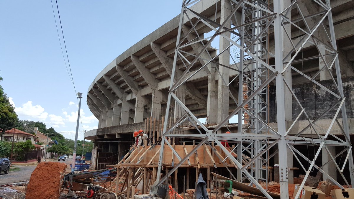 Beatle_Ciclon's tweet photo. Hoy no me aguanté y pegué una vueltita, hermosa está quedando nuestra casa, imponente!! ya falta a poco para q volvamos! 😍😍🔵🔴🔵🔴🔵🔴 https://t.co/TLD5firarS
