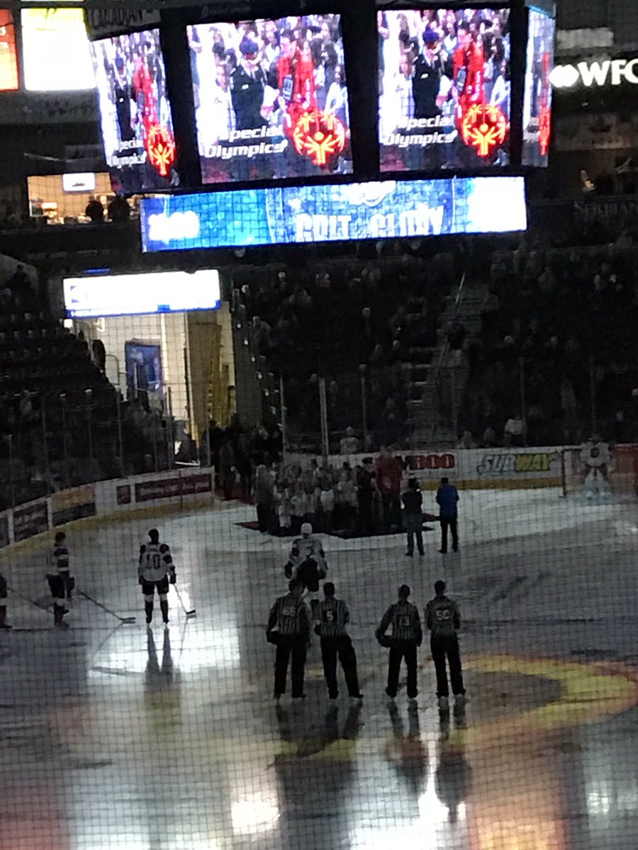 savehughbeaton's tweet photo. @HBeatonBulldogs are proud to sing our National Anthem tonight at @SpitsHockeygame https://t.co/t8kNOa3kTV