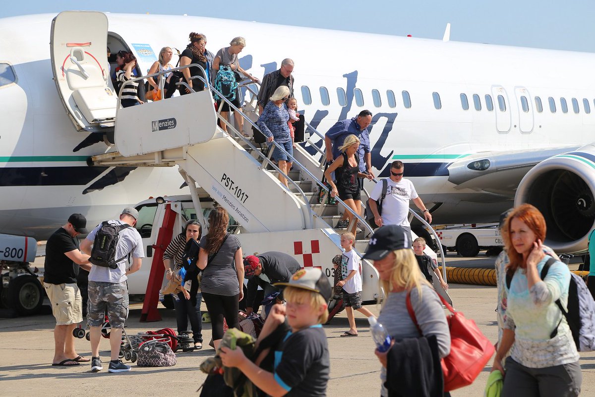 #Mazatlán alcanza máximo histórico en flujo de pasajeros vía aérea. En 2016 movilizó 973,440 personas, superando en 7.5% al récord de 2007 https://t.co/Nuboksd7Md