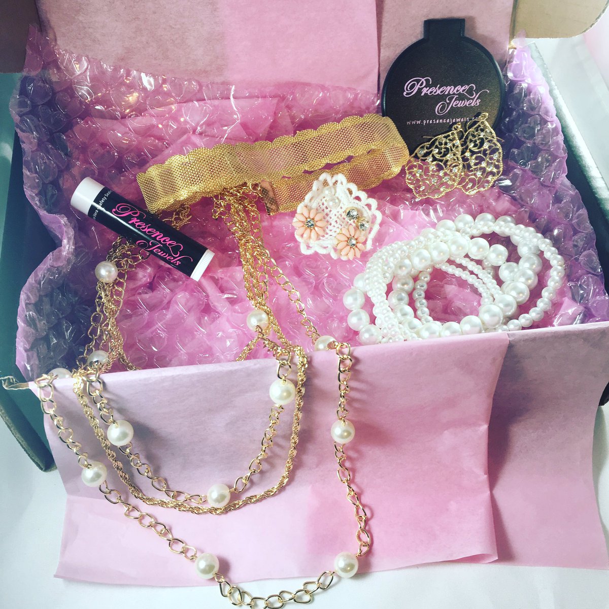 PresenceJewels's tweet photo. January is in full swing and so are we!!!💕 Get yours today!😘 #monthlysubscription #getyours #subscriptionaddiction https://t.co/rCEJHX3Xlm