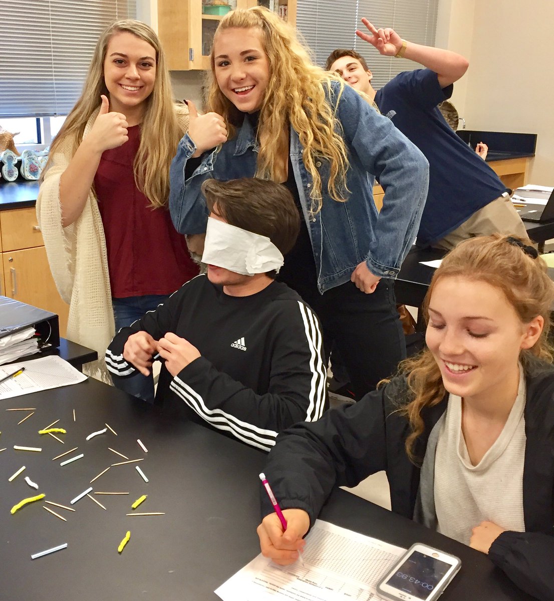 kellamscience's tweet photo. Students experience challenges faced by enzymes - inhibitors, denaturation, cold temperature... #Toothpickase https://t.co/XcRCzyySAS