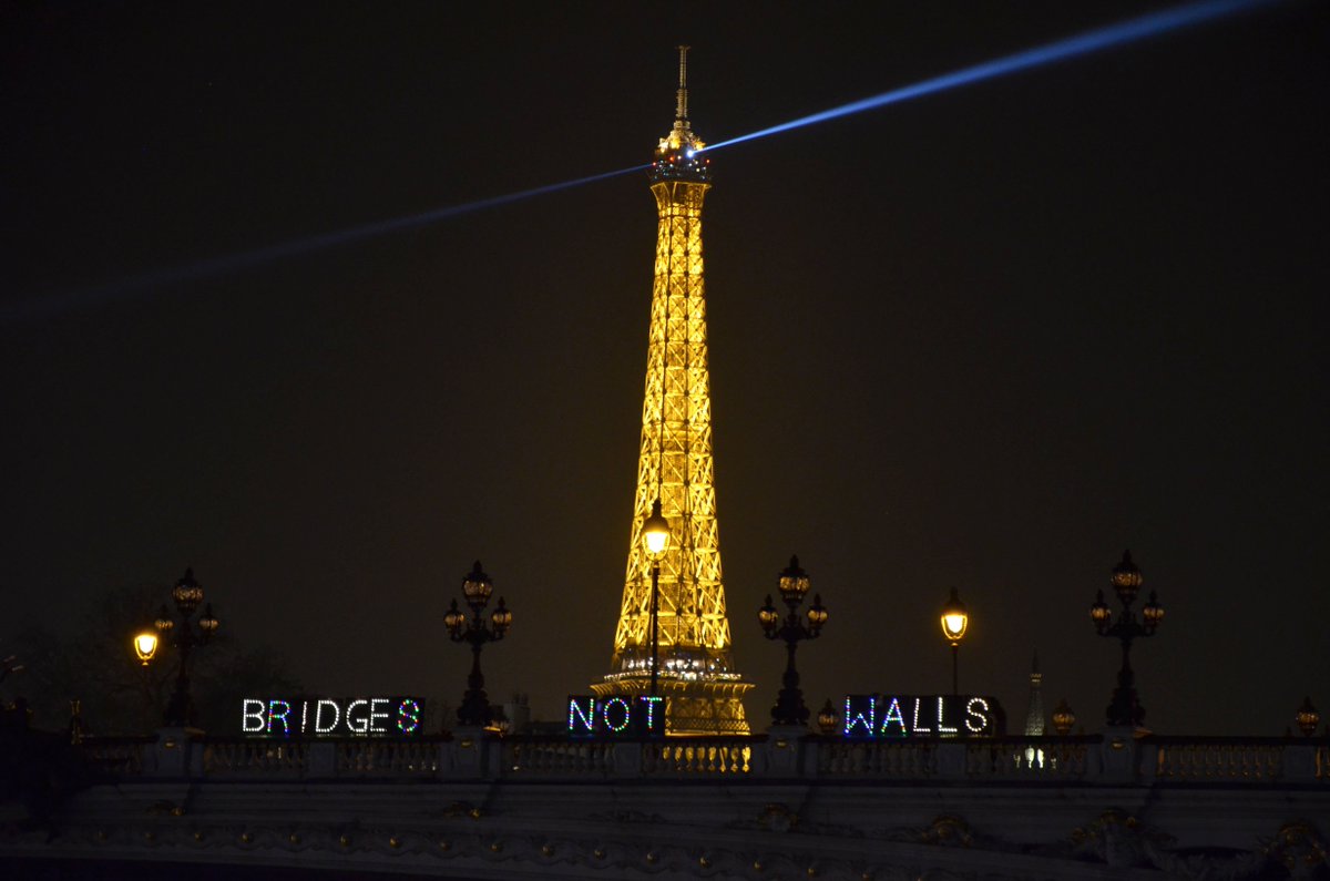 ...and this just happened! #bridgesnotwalls #PARIS