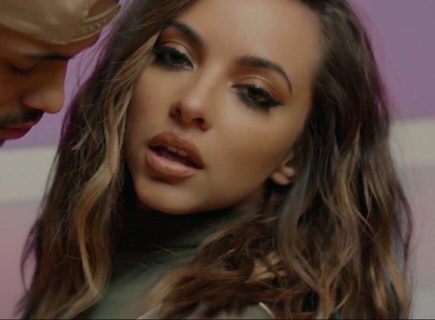 poeticsjade's tweet photo. ESTA MIRADA ME QUITO LA VIRGINIDAD #TouchMusicVideo https://t.co/MgzHBUUEF1