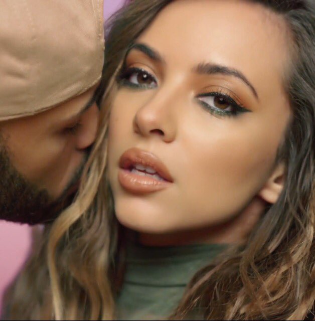 poeticsjade's tweet photo. ESTA MIRADA ME QUITO LA VIRGINIDAD #TouchMusicVideo https://t.co/MgzHBUUEF1