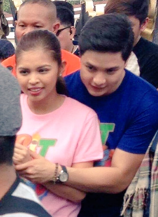 leyah_q's tweet photo. MTARDS - 

The way he protects her should be enough reason for you NOT to bash him. ❤️

#ALDUBHereForYou 🍃 https://t.co/HNLHMM49tW