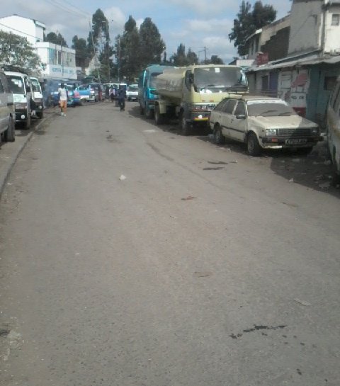 @SafeWayRightWay Mechanics v converted 1 lane of mbagathi rd from magiwa into a repair garage. Help request authorities to take action