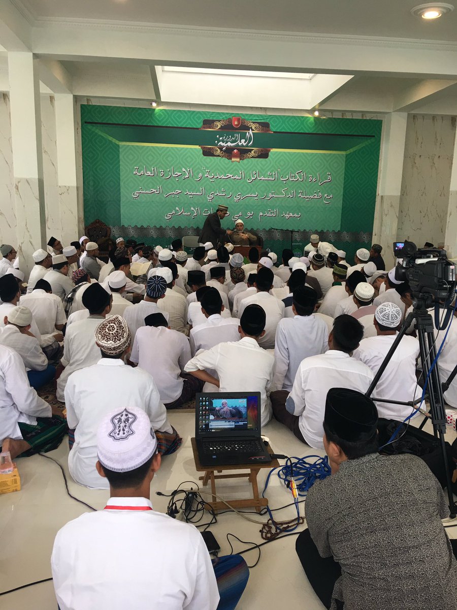 Nutizen's tweet photo. Dr. Yusri Rusydi Sayyid Jabr al Hasani di Pesantren Progresif Bumi Shalawat Sidoarjo #Ngaji #KhittahNU #NahdlatulUlama #Ulama #BackToKhittah https://t.co/08I6rgeFMX